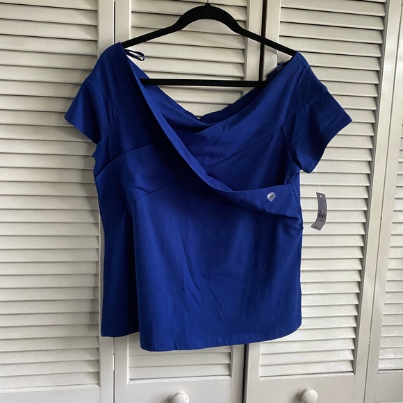 Crossover Off-The-Shoulder Top - Picture 2 of 4